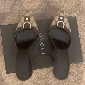 Authentic Gucci mules. Size 37C (7) Beige and gold.